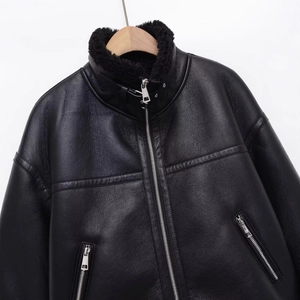 Veste motard noire pour femme en similicuir avec doublure en peau de mouton retournée