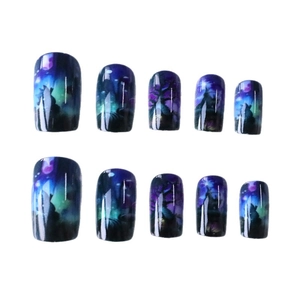 Faux ongles adhésifs avec motifs de forêt et aurore boréale en bleu et vert profonds