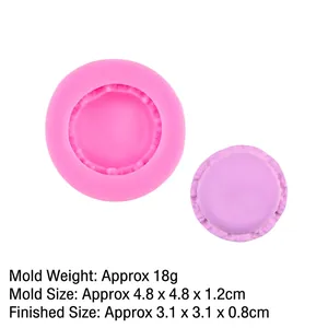 Macro detail of macaron silicone mold with dimensions 4.8x4.8x1.2cm and 18g weight