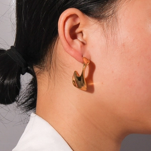 Exaggerated 18K gold-plated irregular twisted C-shape titanium steel earrings for women