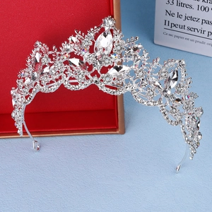 Detail of luxury bridal crown featuring sparkling silver crystals and intricate alloy craftsmanship
