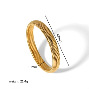 18k gold plated stainless steel elastic bangle with 67mm diameter and spiral texture