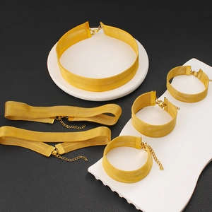 Ensemble collier et bracelet en maille d'acier inoxydable plaqué or 18 carats