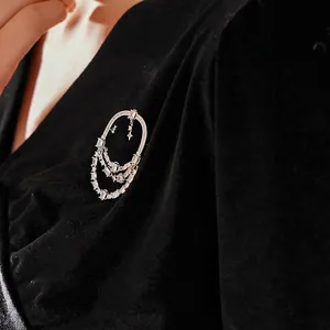 Broche ovale luxueuse plaquée or 18k avec pendentif étoile et pompons en zircon sur tissu