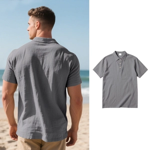 Polo homme gris en lin texturé avec manches courtes décontractées et col à boutons