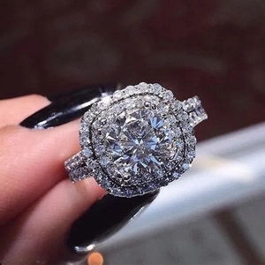 Bague luxueuse en zircone ronde avec double halo et anneau pavé en argent poli