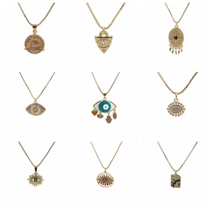 Collection de colliers fer à cheval mauvais œil dorés avec zircons et pendentifs émail