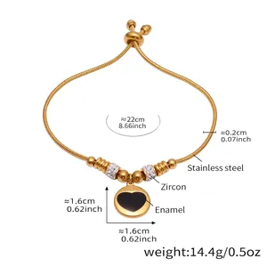 Détails du bracelet doré ajustable avec pendentif cœur émaillé et mesures précises