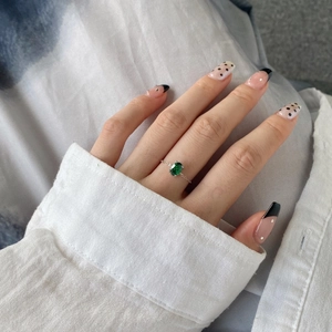 Close-up of S925 sterling silver chain ring featuring an oval green gemstone on hand