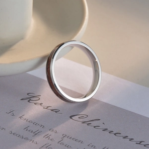 Close-up of 4mm titanium steel ring inlaid with Hawaiian Koa wood and polished silver finish