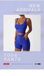 Détail de l'ensemble de yoga bleu marine montrant la poche latérale et le soutien-gorge