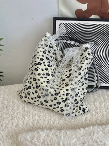 Floral canvas tote bag with white lace trim and black daisy patterns on off-white fabric