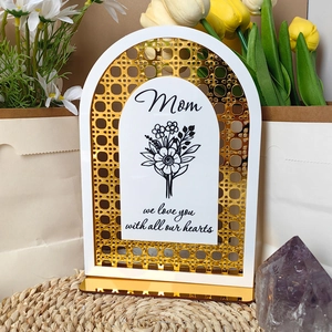 Macro detail of acrylic Mother's Day plaque with gold base and Mom inscription