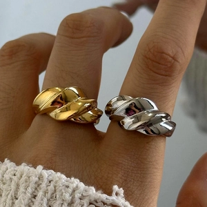 Adjustable stainless steel twisted rope rings in gold and silver finish for women