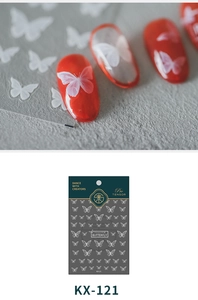 Vue macro de stickers ongles papillons blancs KX-121 sur manucure orange et pack