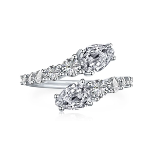 Silberner S925-Ring in Schlangenform mit Birnenschliff-Zirkon und Pavé-Besatz