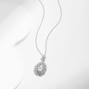 Luxurious S925 sterling silver pear-shaped drop pendant necklace with shimmering crystals