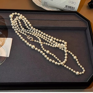 Elegant multi-layer pearl necklace with zircon number 5 and vintage gold clasp