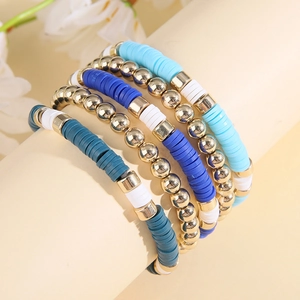 Lot de 5 bracelets bohèmes avec disques en argile polymère bleue et perles dorées