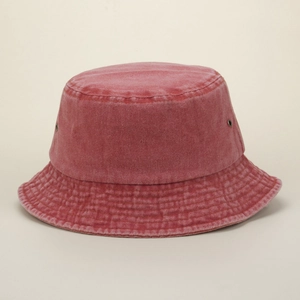 Bob vintage en coton délavé rouge avec œillets métalliques et bord surpiqué