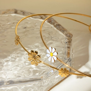 18k gold plated stainless steel daisy choker necklace with elegant white enamel details