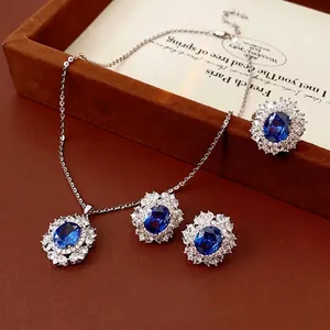 Set gioielli vintage con zaffiri blu ovali e pavé di diamanti scintillanti