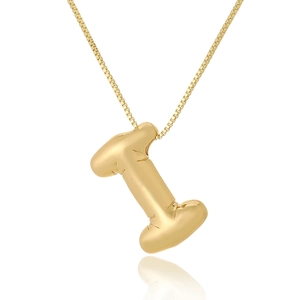 Detail of a shiny gold letter I pendant with a balloon style on a sleek box chain