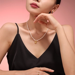 Collier en Perle d'Eau Douce Style Cour Vintage Avec Pendentif Ovale Étoile Or Chaîne de Clavicule Strass pour Femme