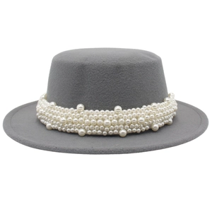 Chapeau élégant en feutre de laine gris à bord plat et garniture de perles pour femme
