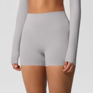 Detail of high-waist yoga shorts in light gray with seamless tummy control design