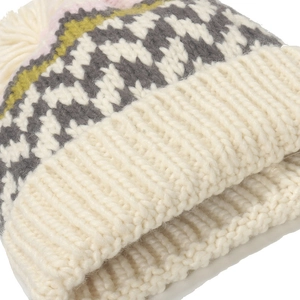 Bonnet en tricot avec motif de vagues géométriques beige et gris avec pompon