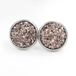 Boucles d'oreilles druzy 12mm en résine avec cadre argenté et texture pailletée or rose
