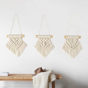 Lot de 3 suspensions murales en macramé bohème blanc ivoire avec pompons et tiges en bois
