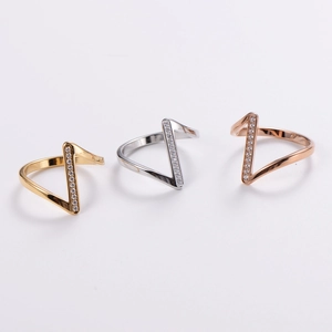 Classic V-shaped minimalist rings in gold, silver, and rose gold with zircon stones