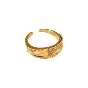 Anello a cuore placcato oro con zirconi cubici e design aperto regolabile
