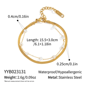Vue détaillée du bracelet double couche en chaîne serpent dorée et perles avec mesures