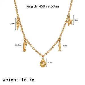 Détails du collier marin plaqué or 18k avec pendentifs d'étoile de mer et de coquillage