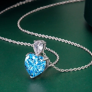 Collier en argent de luxe avec diamant goutte d'eau et grand pendentif coeur bleu