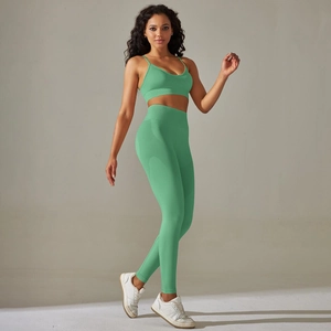 Détail de l'ensemble de yoga en maille sans couture vert menthe à taille haute