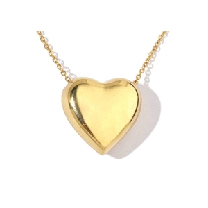 Pendentif cœur doré poli sur un collier à maillons minimaliste en acier inoxydable