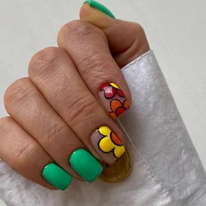 Hand Painted Flower Green Press On Nails Short Square Round Glossy Artificial False Nails Manicure For Women