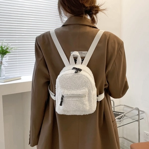 Mini weißer Plüschrucksack für Damen, stylischer kleiner Fleece-Rucksack für den Alltag