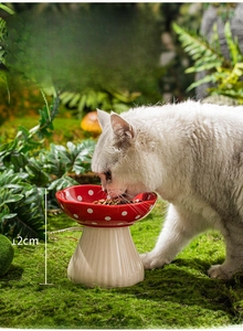 Close-up of 12cm elevated mushroom ceramic cat bowl showing golden height for neck protection