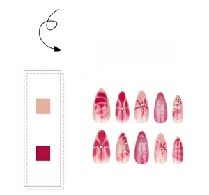 Détail de 10 faux ongles dégradés roses avec motifs floraux et strass 3D brillants