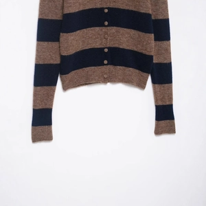 Chic brown and navy striped knit cardigan with round neck and matching buttons