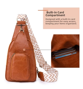 Detailansicht der braunen PU-Leder Brusttasche mit funktionellen Kartenfächern innen