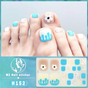 Details der H152 3D-Zehennagelaufkleber mit blau-weißem wasserfestem Blumendesign