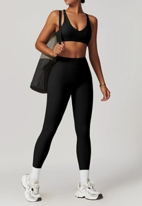 Completo yoga nero da donna con reggiseno sportivo a V e leggings sportivi a vita alta