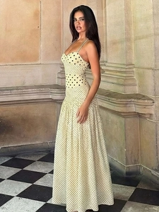 Abito retrò beige a pois con scollo all'americana e silhouette a trapezio per donna