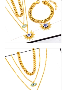 Détail de l'ensemble collier multicouche œil grec doré et bracelet à maille avec cristaux